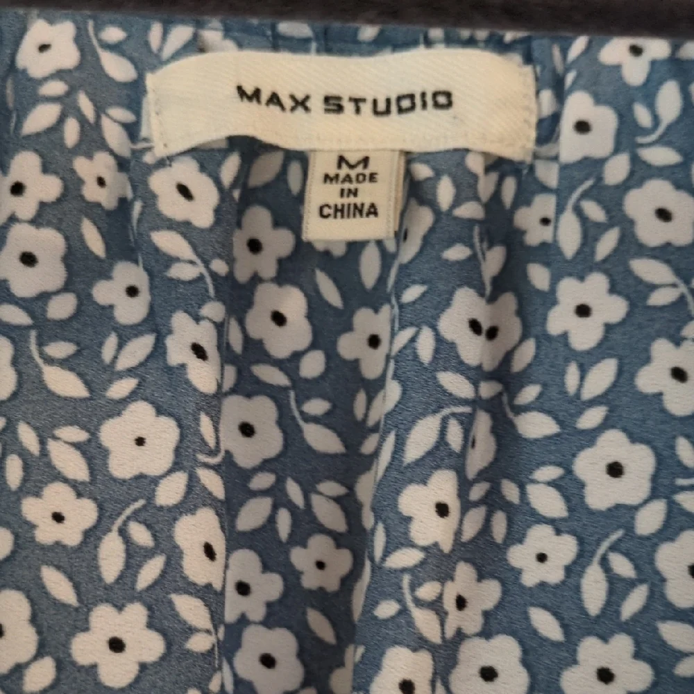 Max Studio Blue and White Floral Blouse - Picture 4 of 4